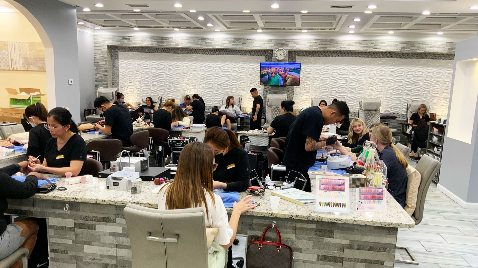 ROYALE' NAILS SPA - JOHNS CREEK